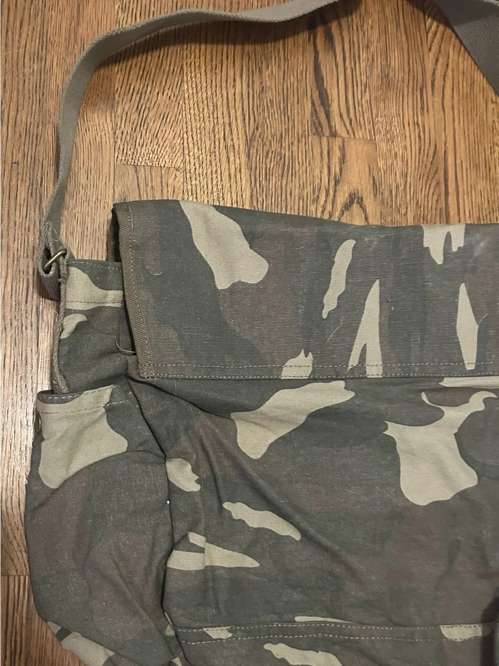 Source Unknown Camouflage Messenger Bag - Green and Black